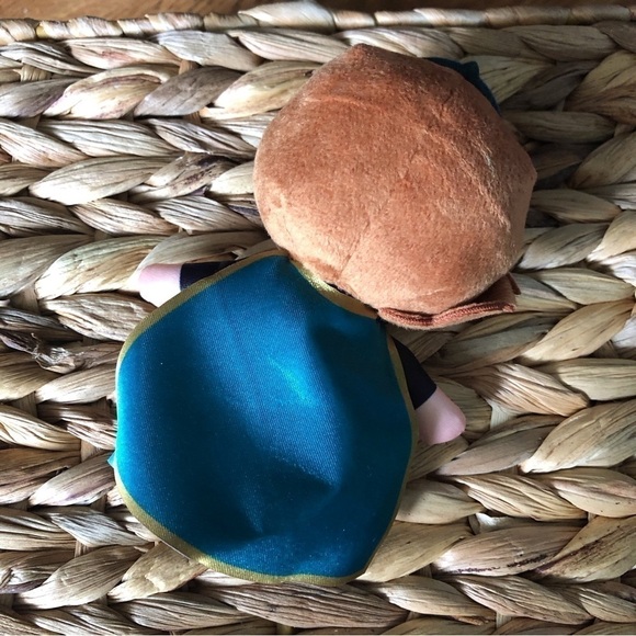 Disney's Frozen 2: Queen Anna miniature blind ball plush - Picture 3 of 3